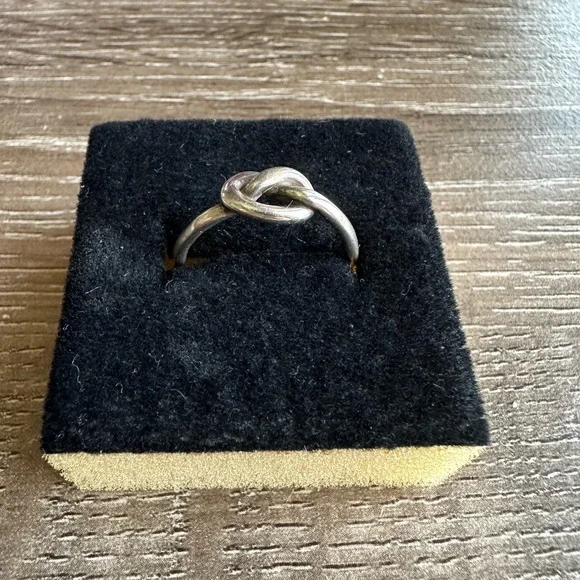 Elegant Silver Silver Knot  Love Knot Pretzel Ring stamped 925 Mexico? Size 7 - Picture 2 of 6